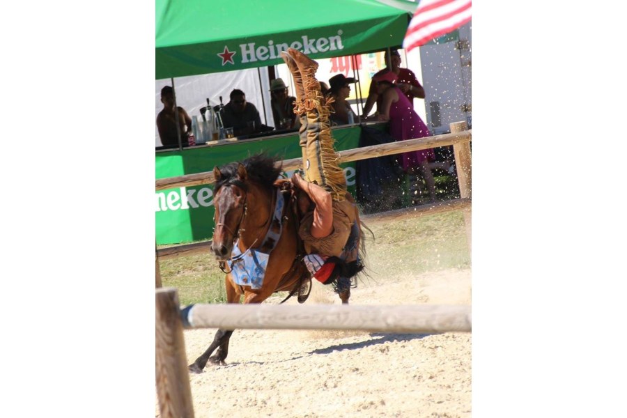 Action equestre western voltige cosaque